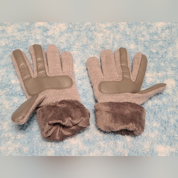 Women's Isotoner Gloves (Grey) - Picture 4 of 8